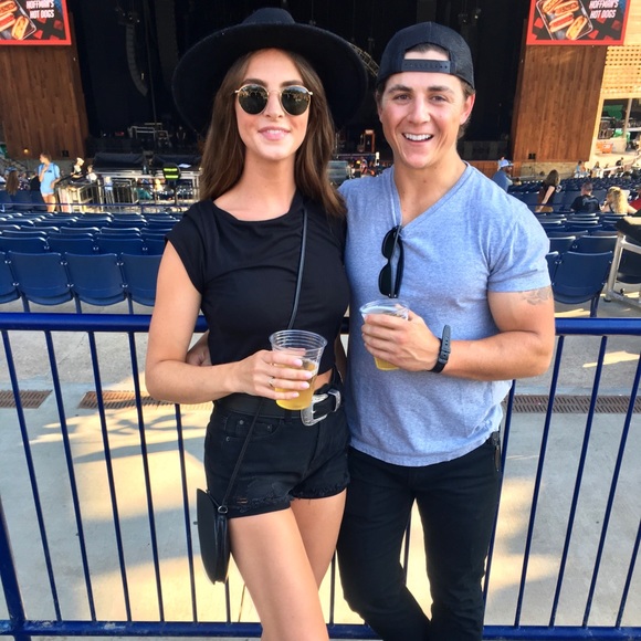 Meet your Posher, Victoria - Picture 2 of 2